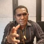 berani-tolak-mentah-mentah-kkb-papua-ini-sepak-terjang-ali-kabiay-tokoh-pemuda-adat-papua